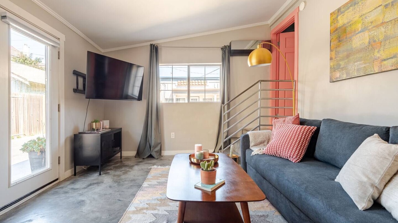 Photo of Livingroom in Pacific - Edison