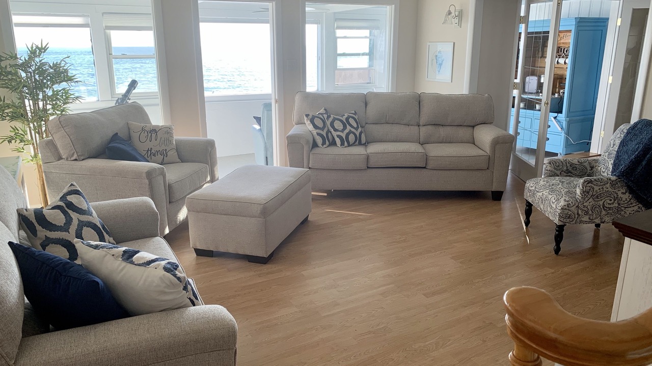 Photo of Livingroom in Westbrook Center