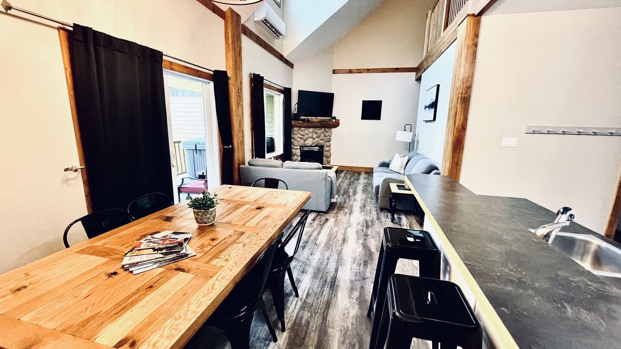 Photo of Livingroom in East Kootenay