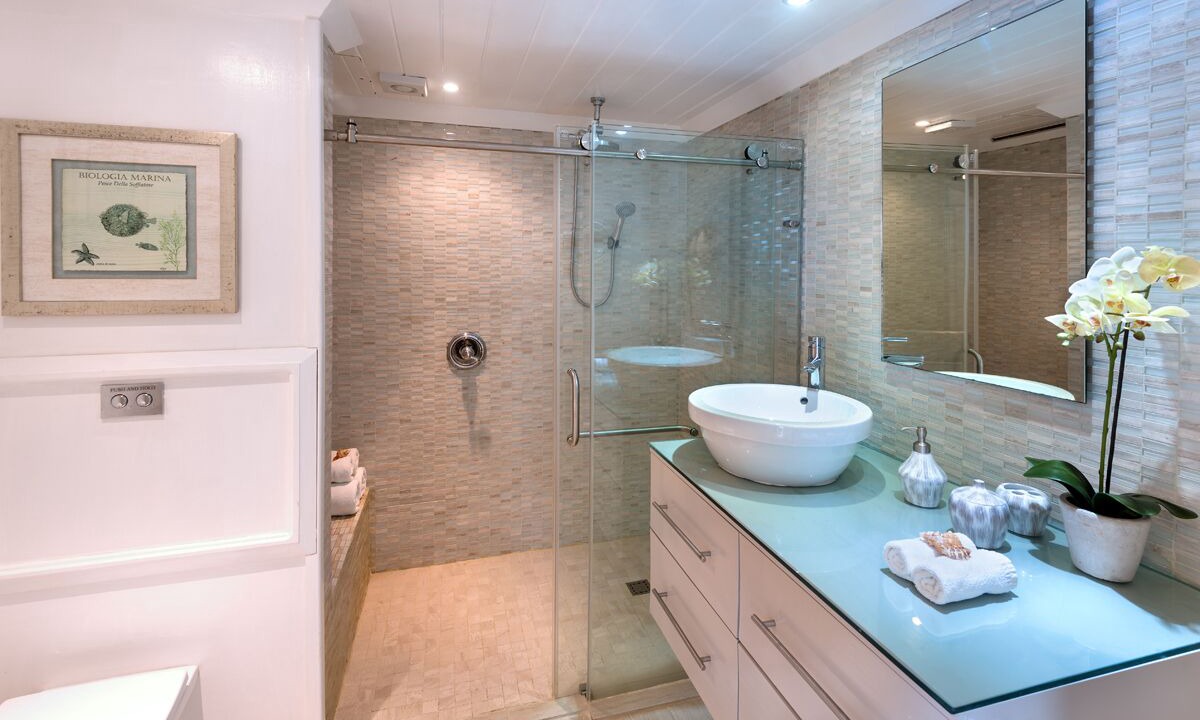Photo of Bathroom in Porters