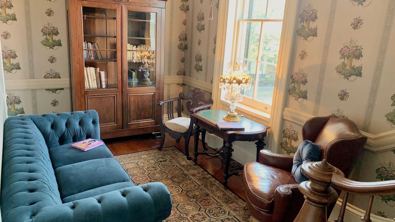 Photo of Livingroom in French Quarter
