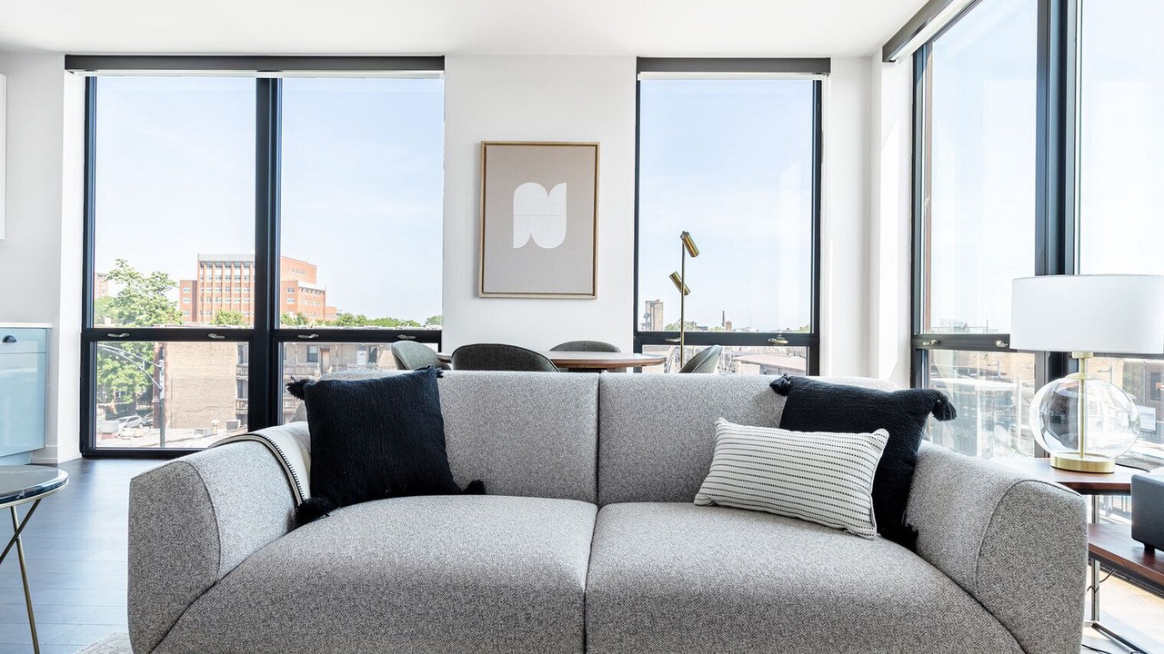 Photo of Livingroom in North Center