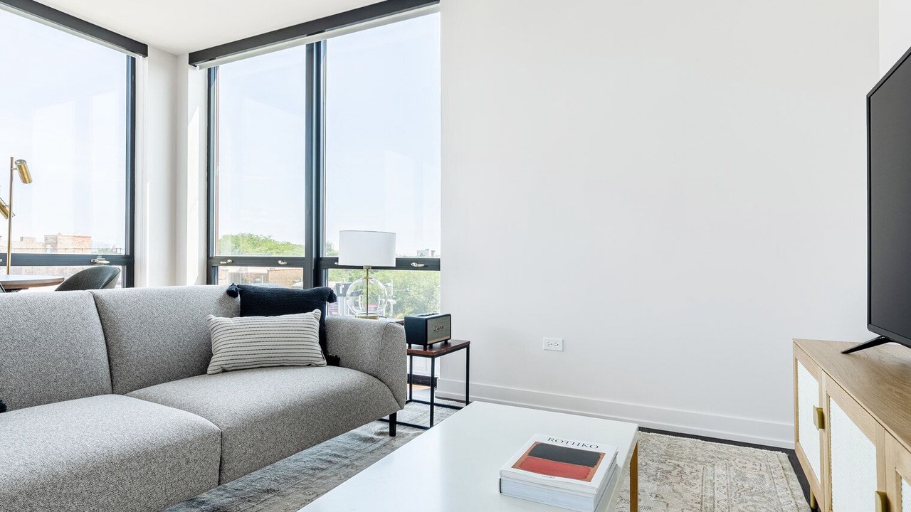 Photo of Livingroom in North Center