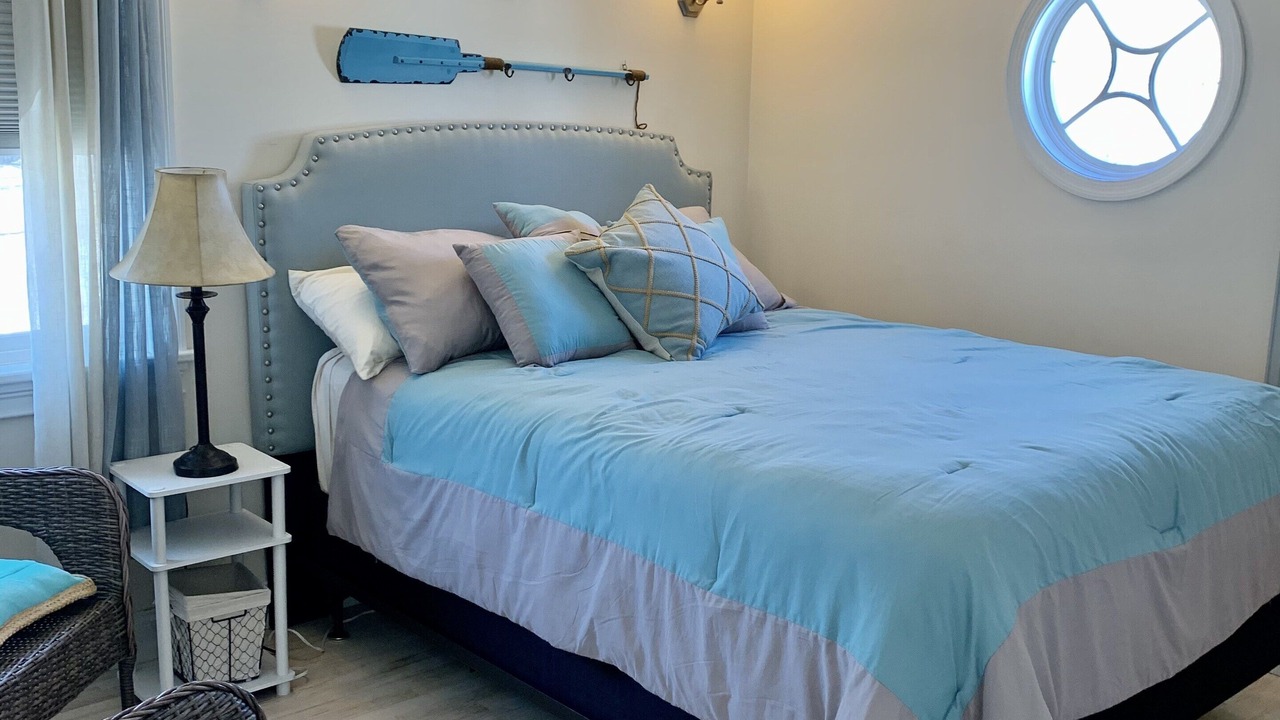 Photo of Bedroom in Saybrook Manor