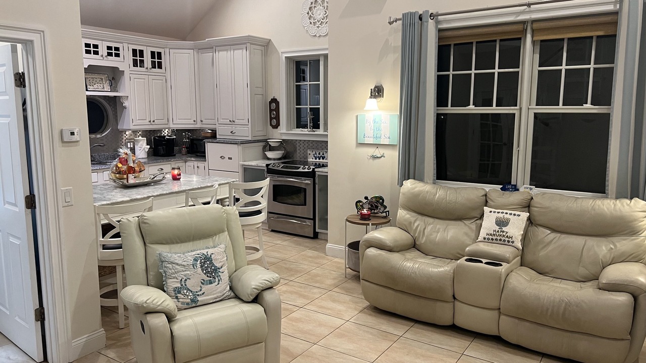 Photo of Livingroom in Saybrook Manor