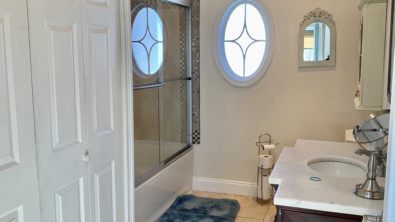 Photo of Bathroom in Saybrook Manor