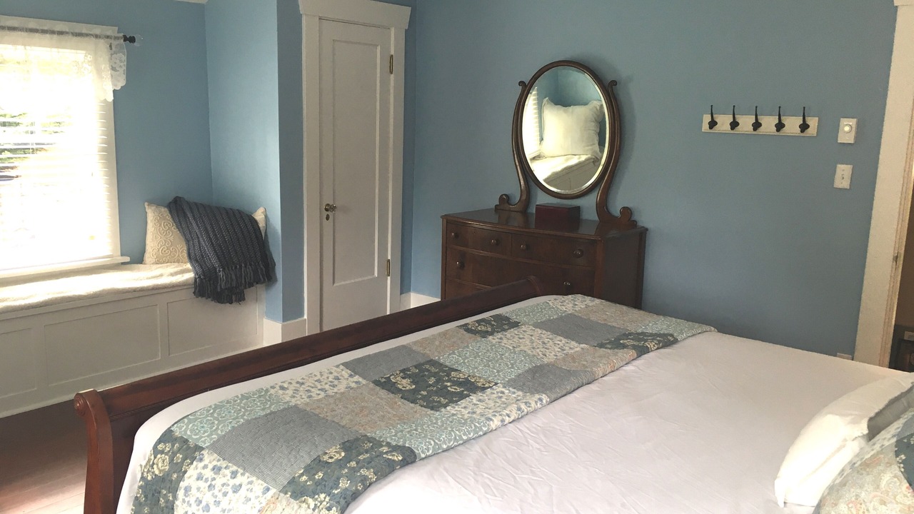 Photo of Bedroom in Seahurst