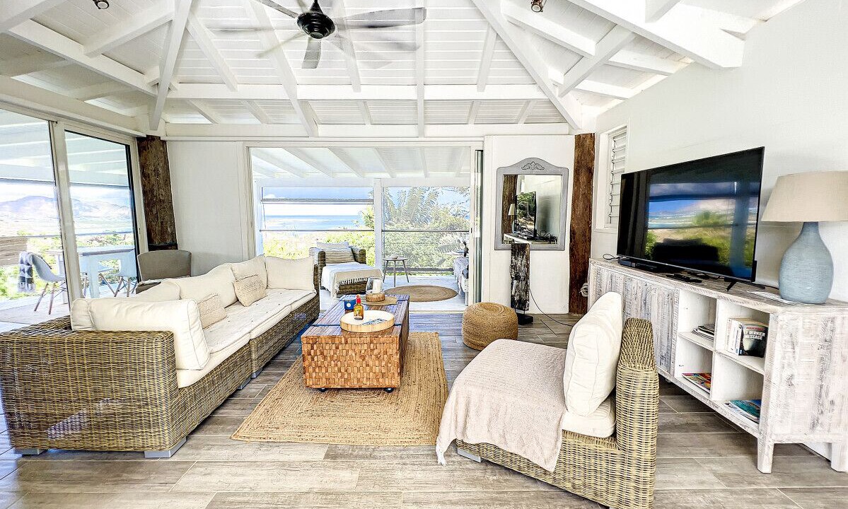 Photo of Livingroom in Oyster Pond
