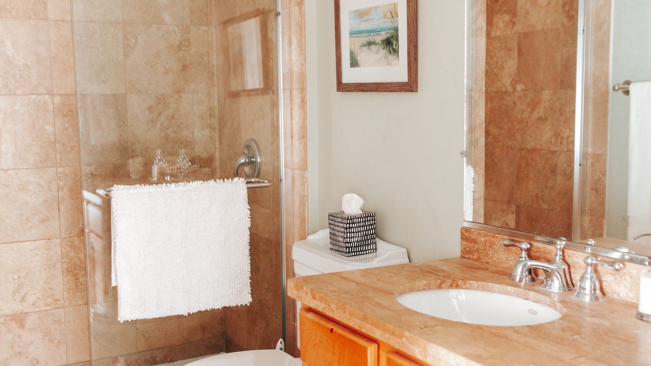 Photo of Bathroom in Lakeview