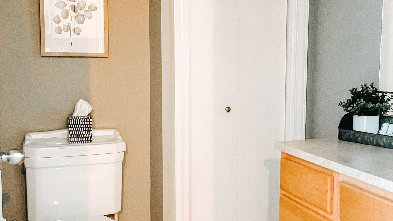 Photo of Bathroom in Lakeview