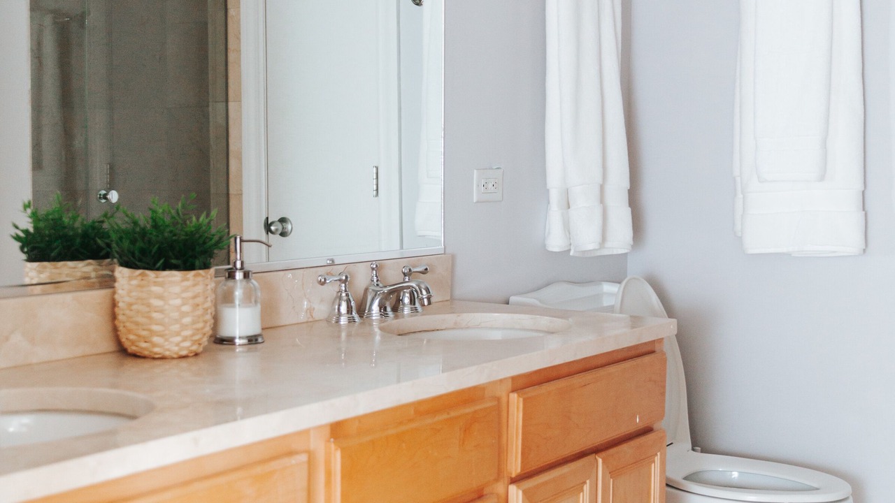 Photo of Bathroom in Lakeview