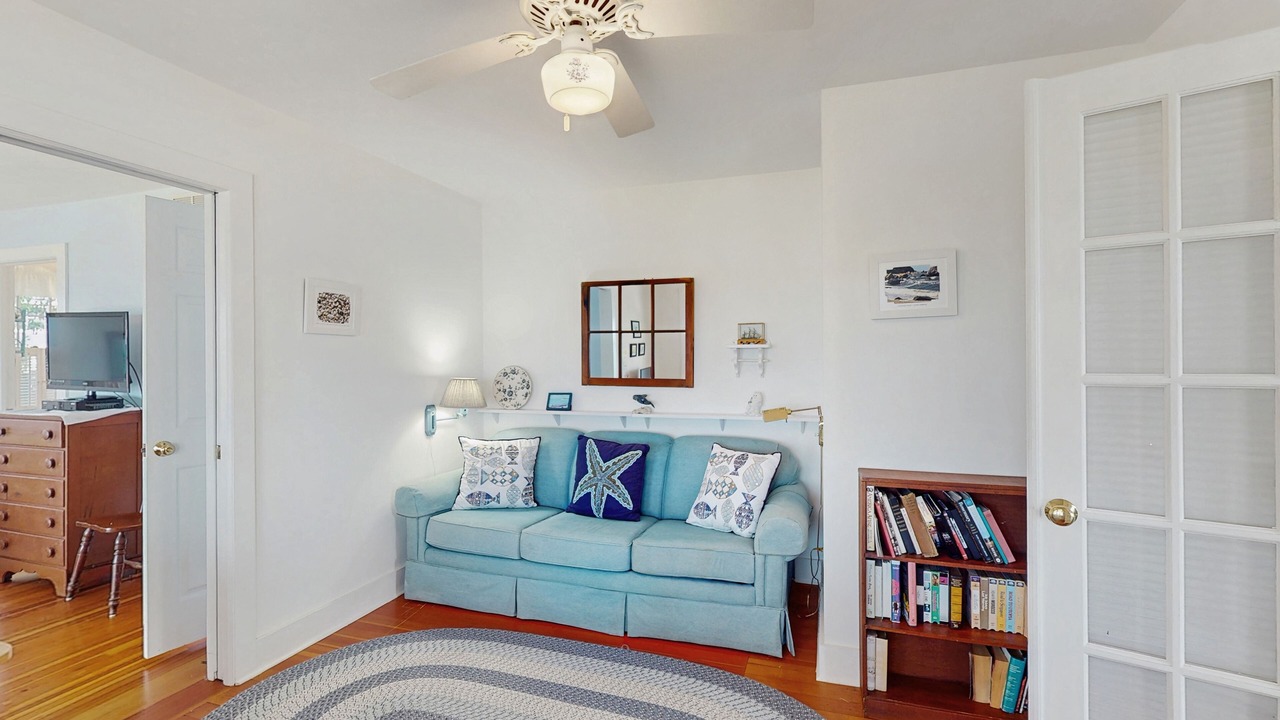 Photo of Livingroom in Town of Southold Town