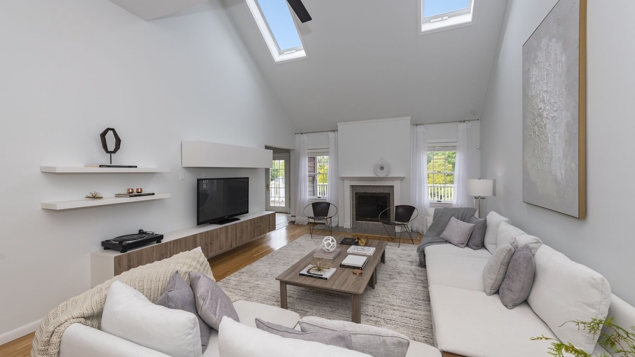 Photo of Livingroom in Town of Southold Town
