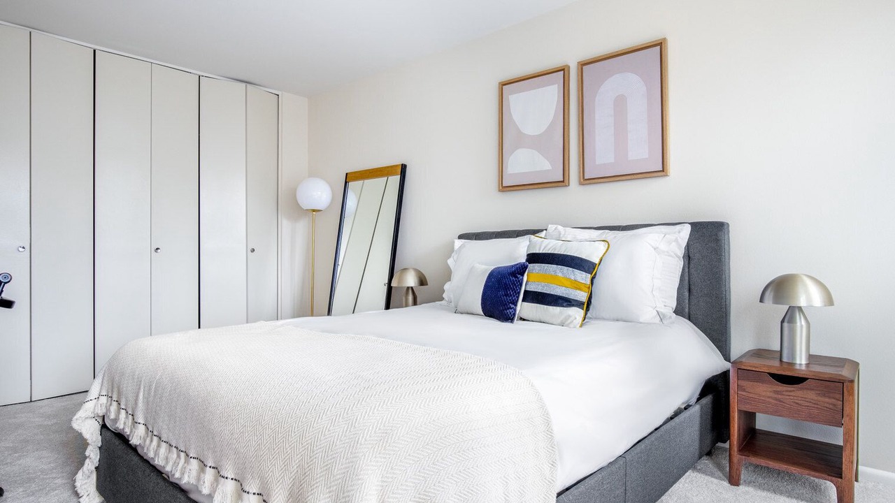 Photo of Bedroom in Lake View East