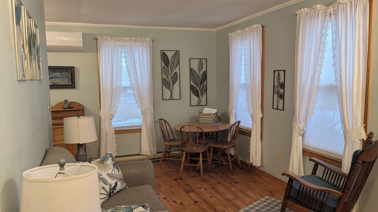 Photo of Livingroom in Lower Montague