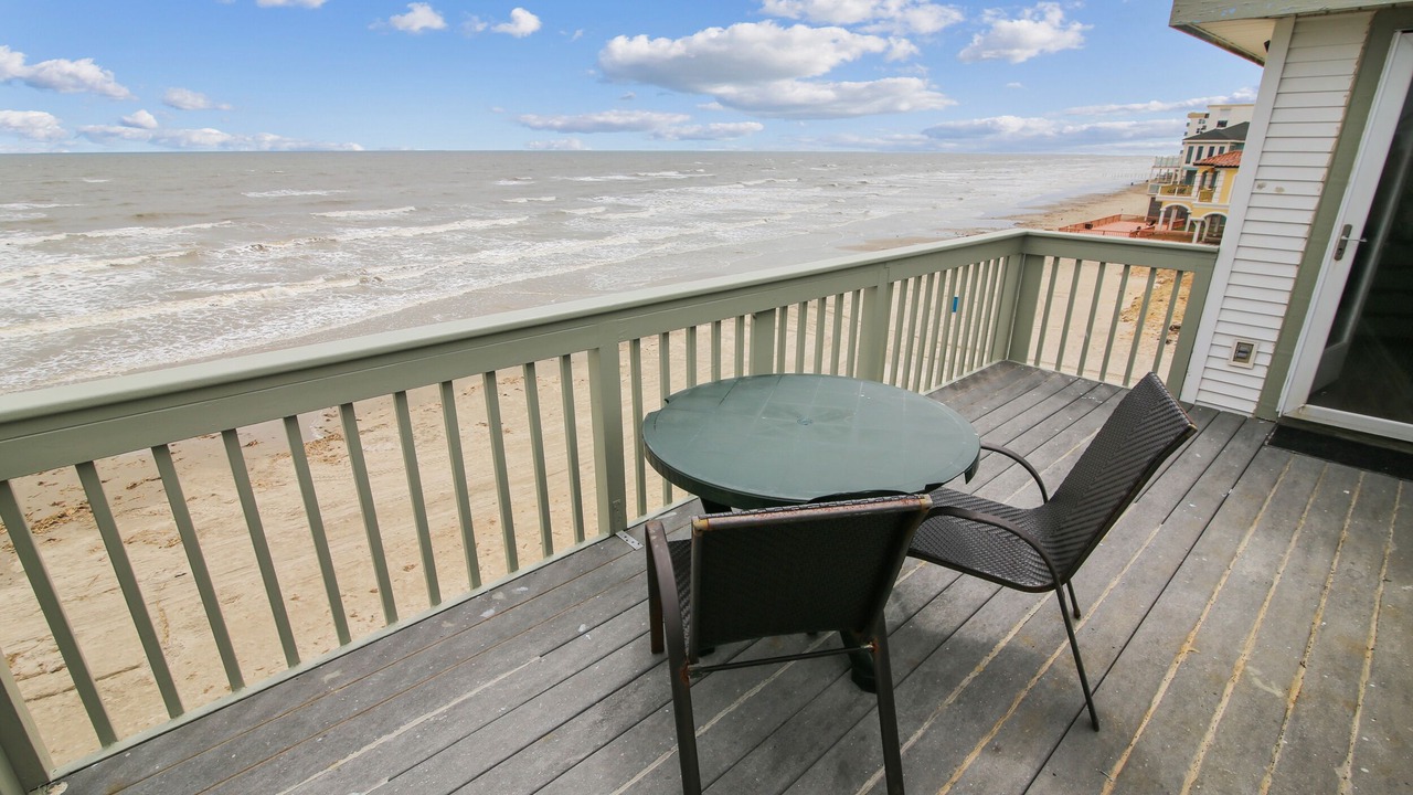 Photo of Patio Balcony in Sands Of Kahala Beach