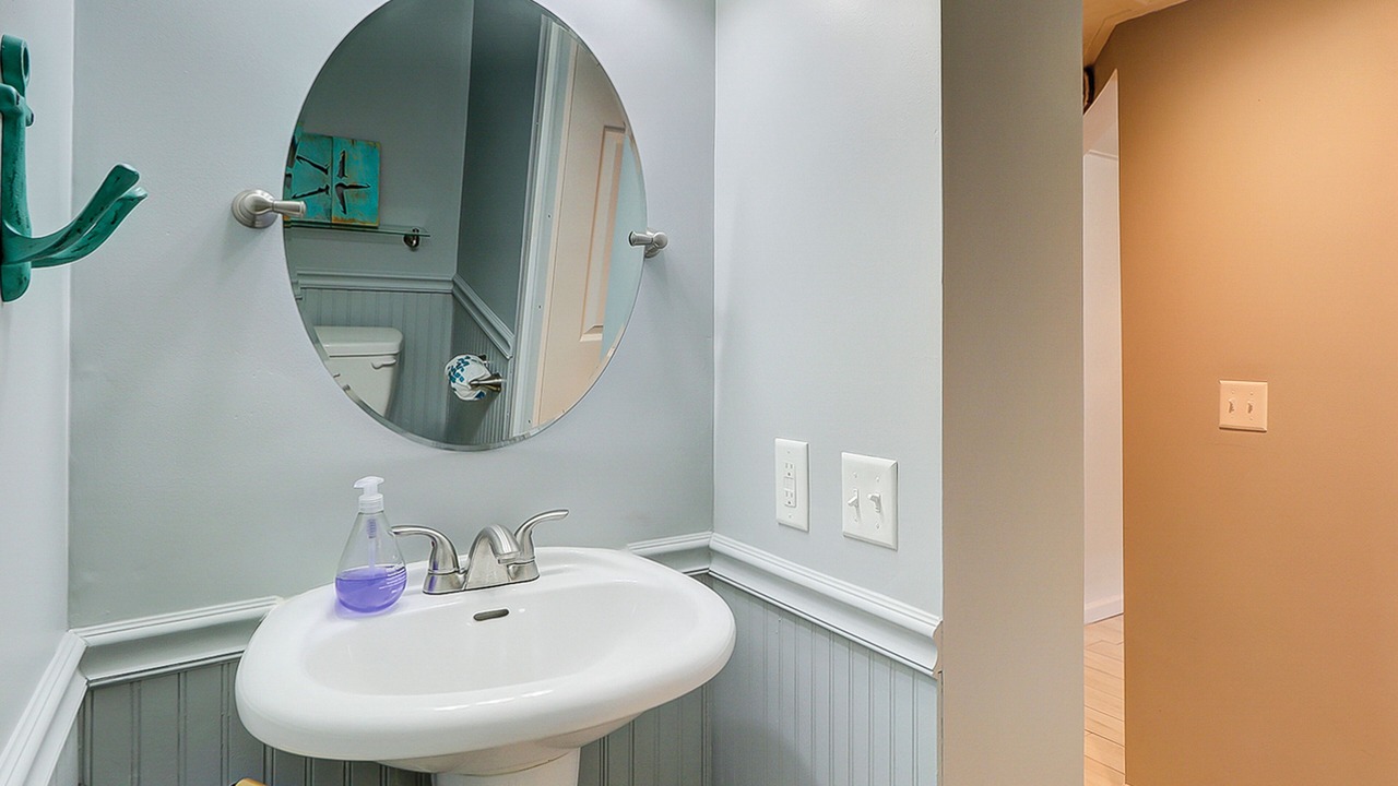 Photo of Bathroom in Folly Field