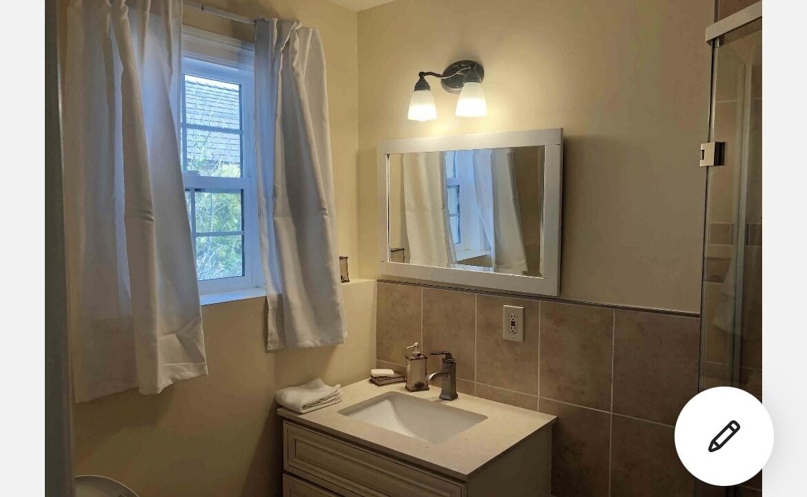 Photo of Bathroom in Broadmoor