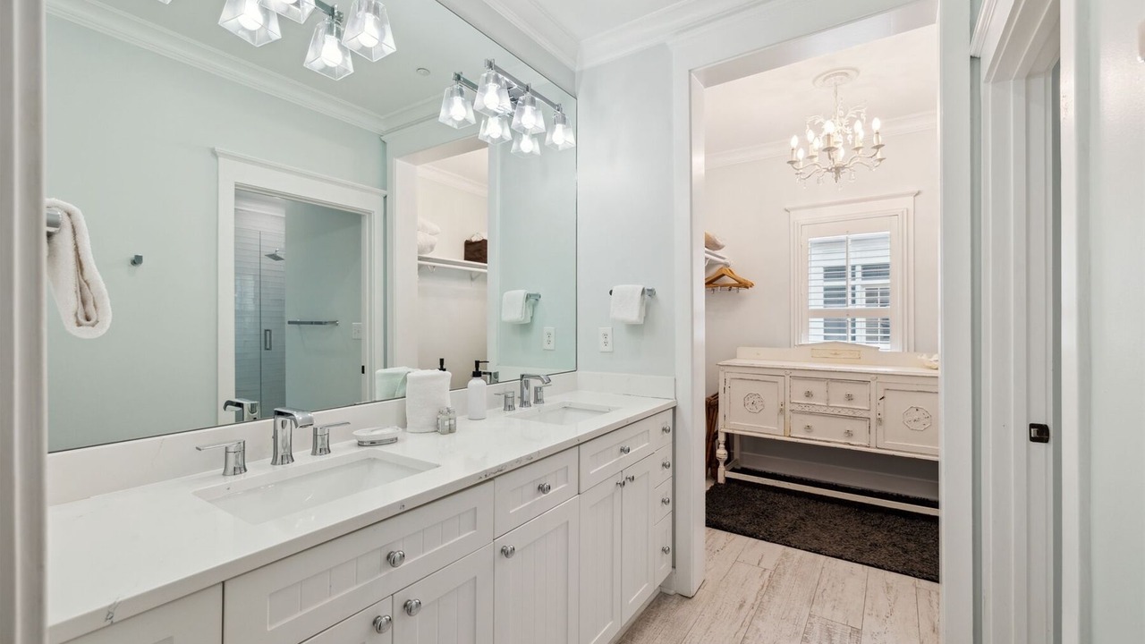 Photo of Bathroom in Beach District