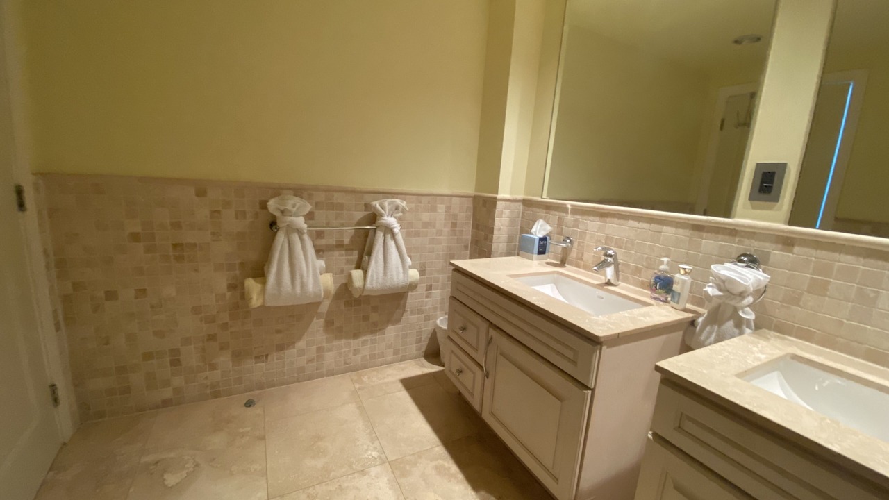 Photo of Bathroom in Maho