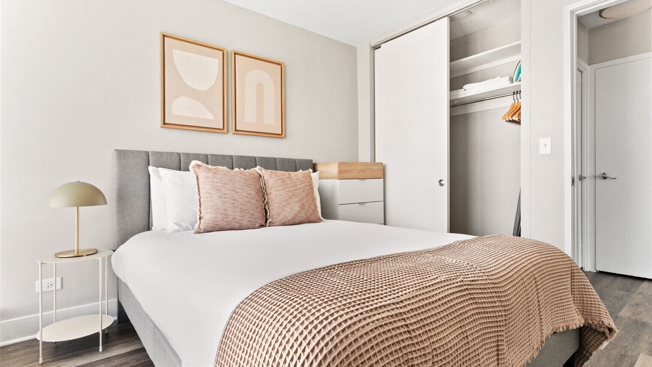 Photo of Bedroom in Edgewater Beach