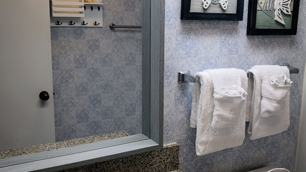 Photo of Bathroom in Arcadian Shores