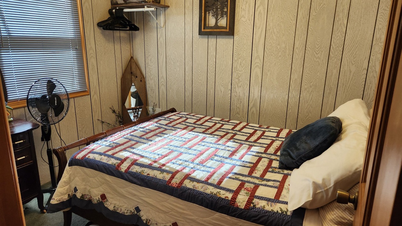 Photo of Bedroom in Six Lakes