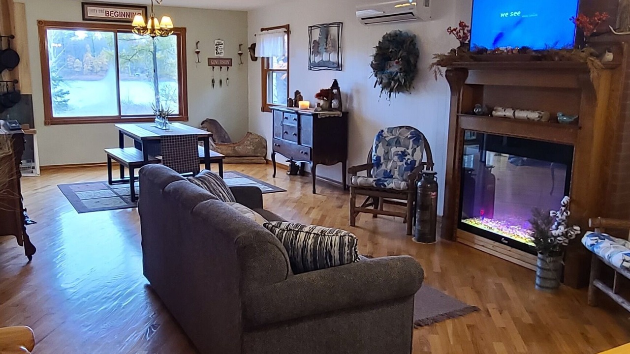 Photo of Livingroom in Six Lakes