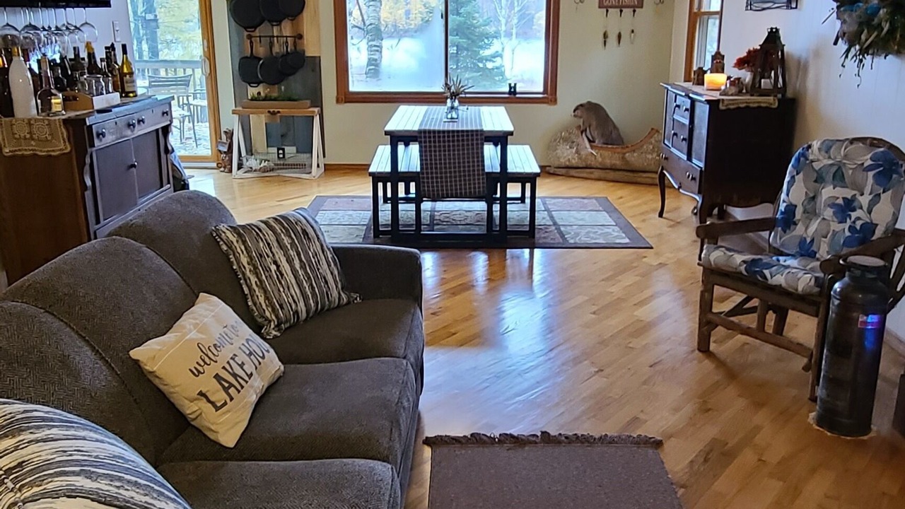 Photo of Livingroom in Six Lakes