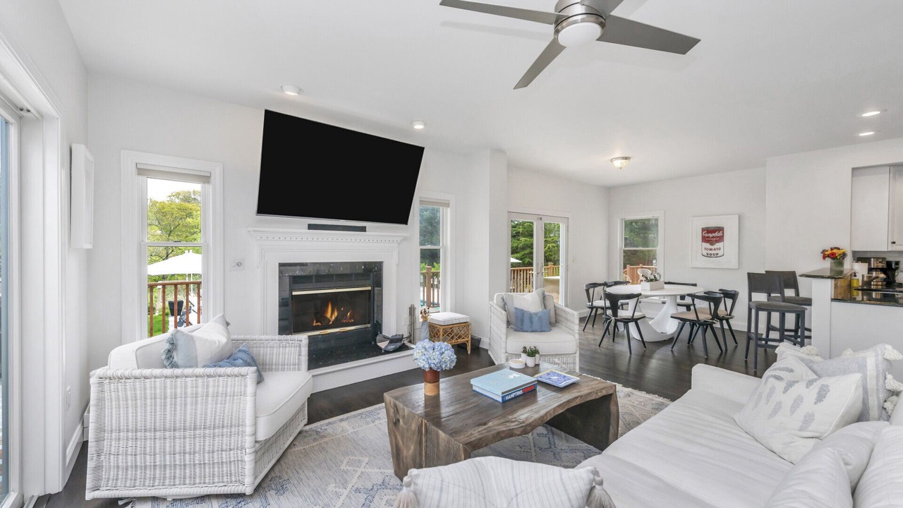 Photo of Livingroom in Westhampton
