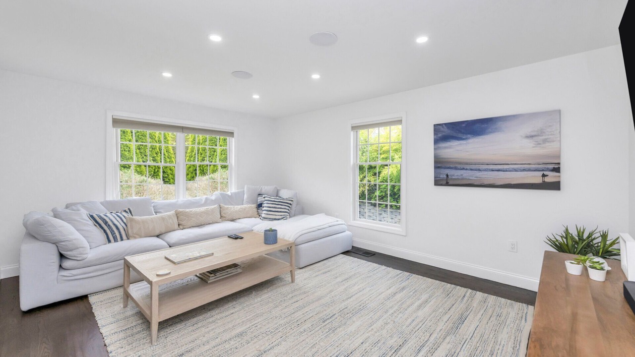 Photo of Livingroom in Westhampton