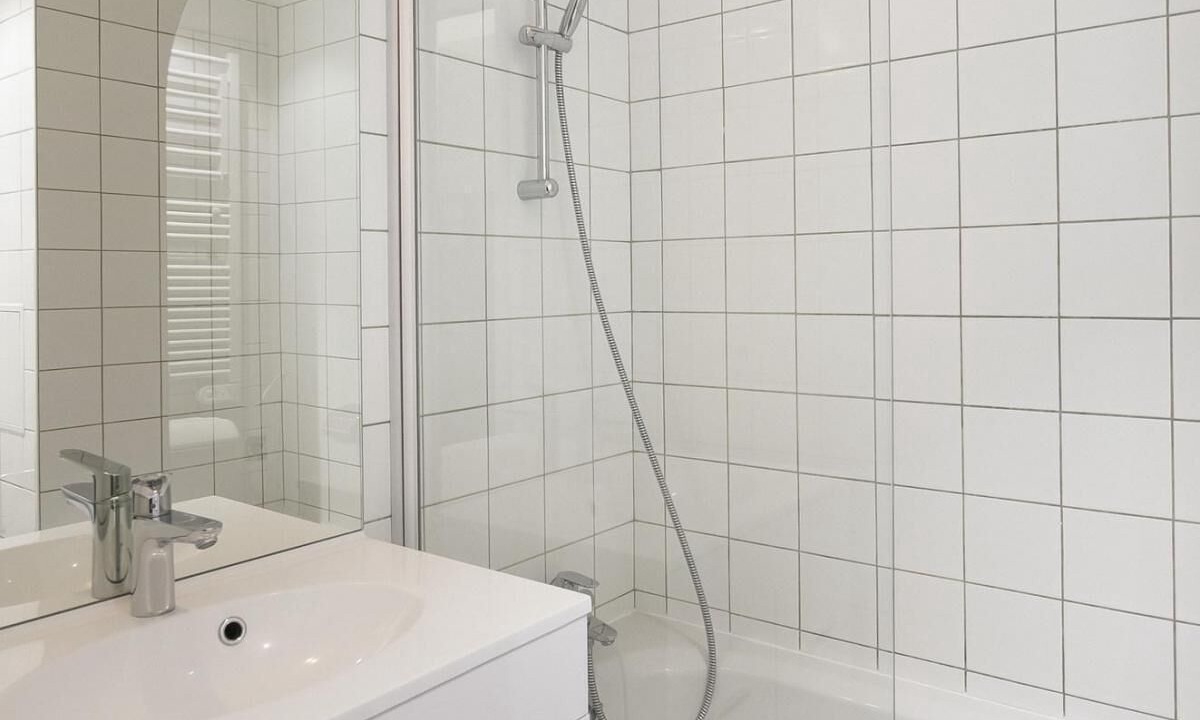 Photo of Bathroom in Arc-1800