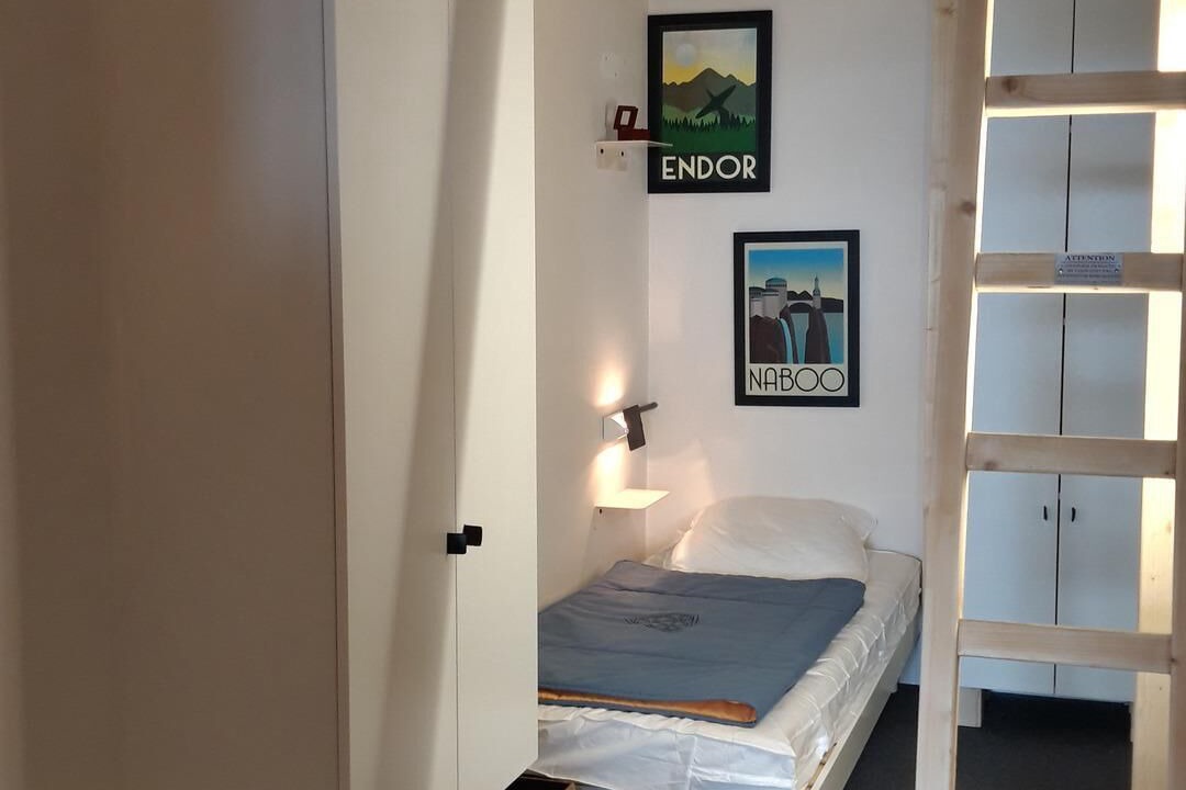 Photo of Bedroom in Arc-1800