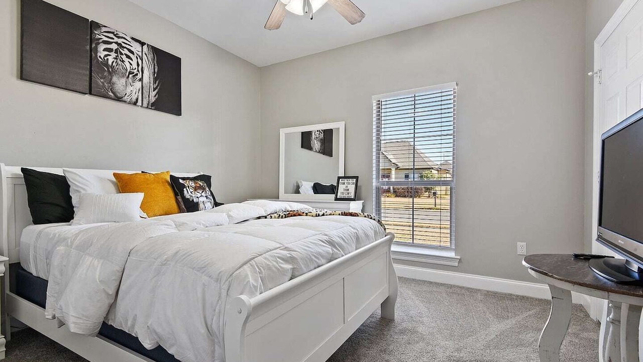 Photo of Bedroom in Sunshine