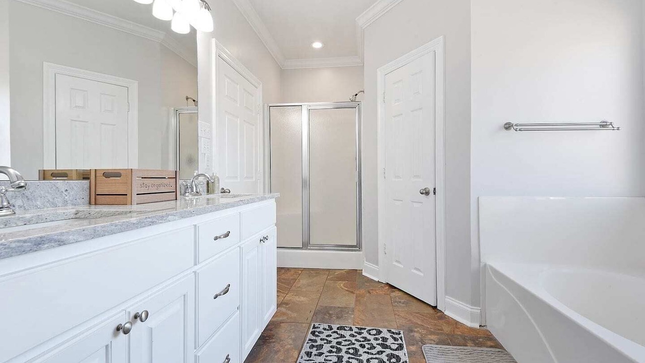 Photo of Bathroom in Sunshine