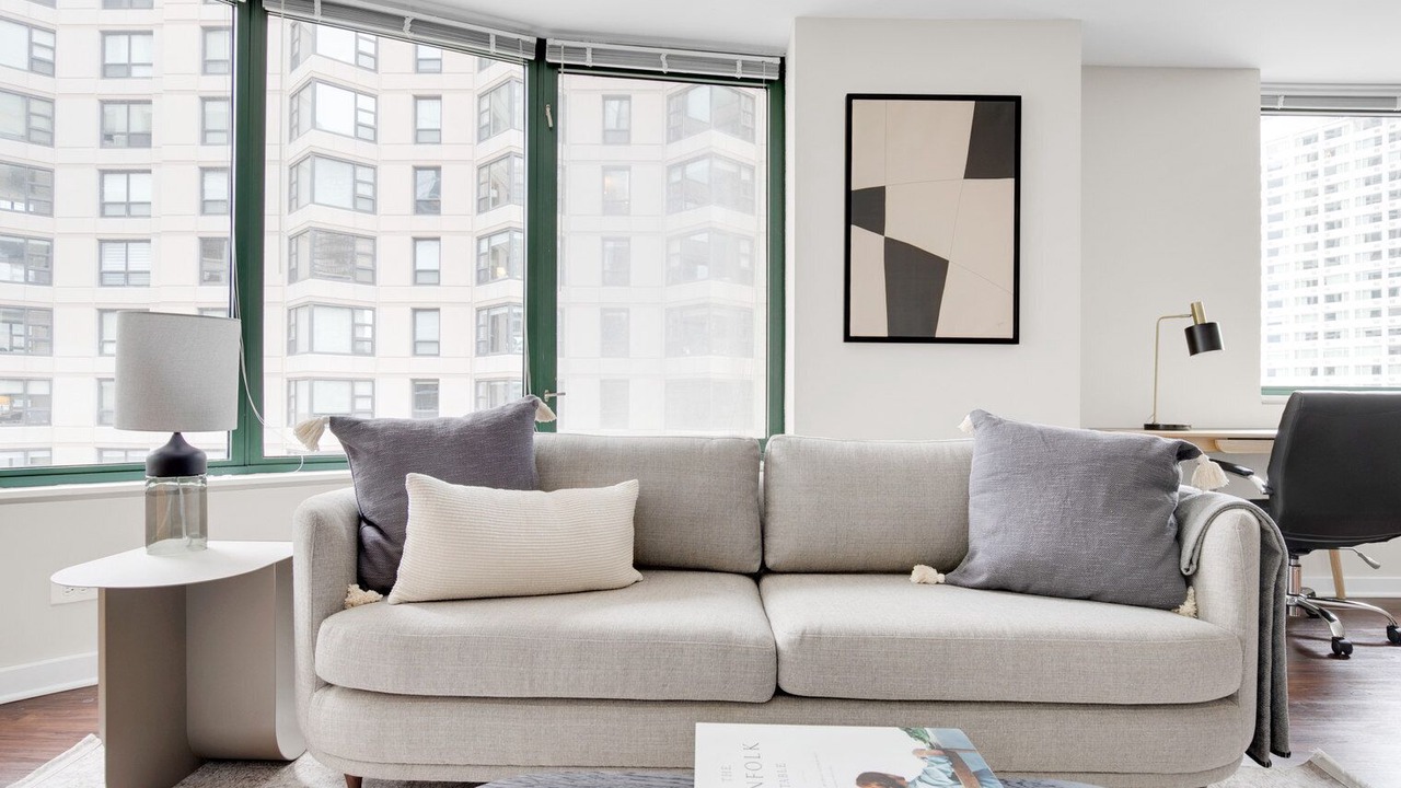 Photo of Livingroom in Streeterville