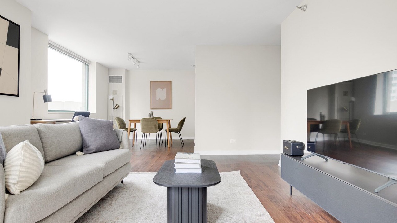 Photo of Livingroom in Streeterville