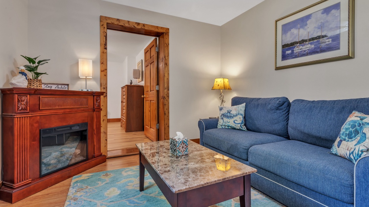 Photo of Livingroom in Old Mystic