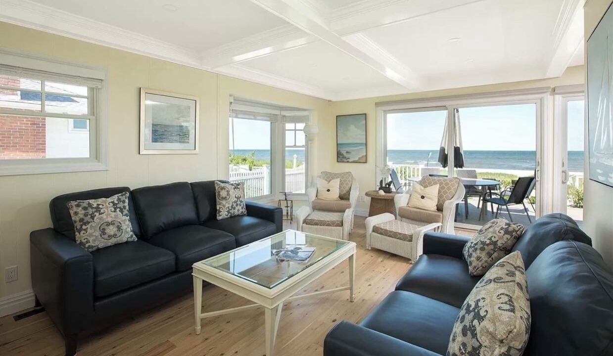 Photo of Livingroom in Mattituck