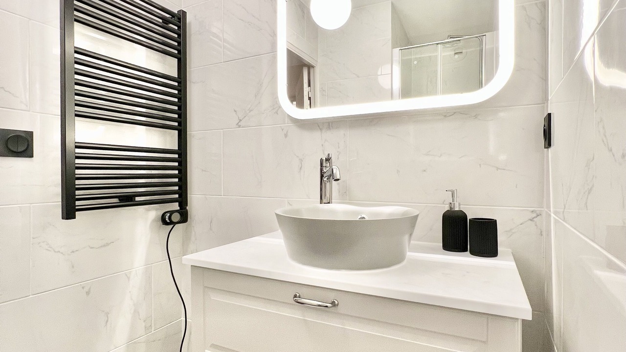 Photo of Bathroom in Champagne-au-Mont-d'Or