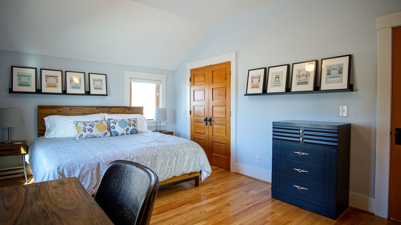 Photo of Bedroom in Foster - Powell