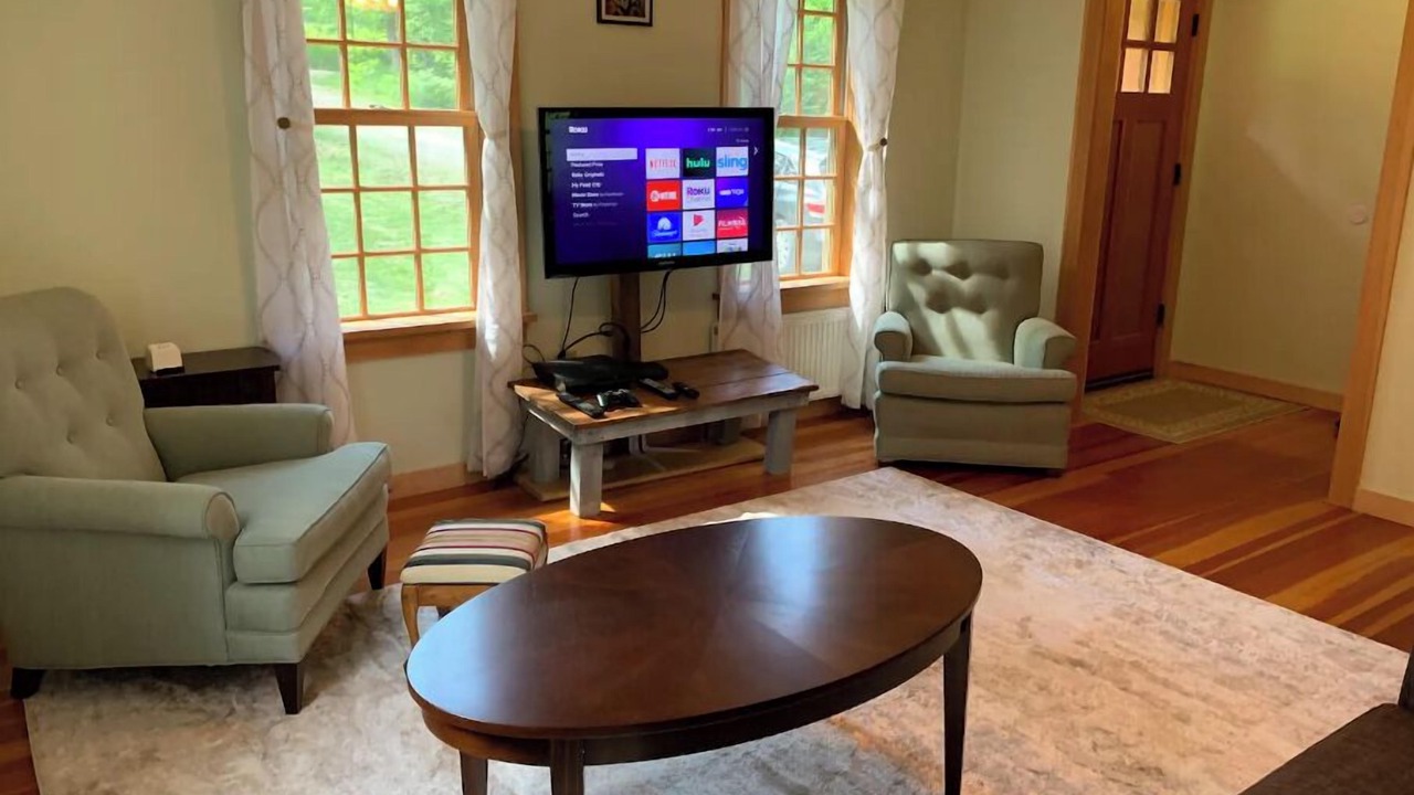 Photo of Livingroom in Roxbury