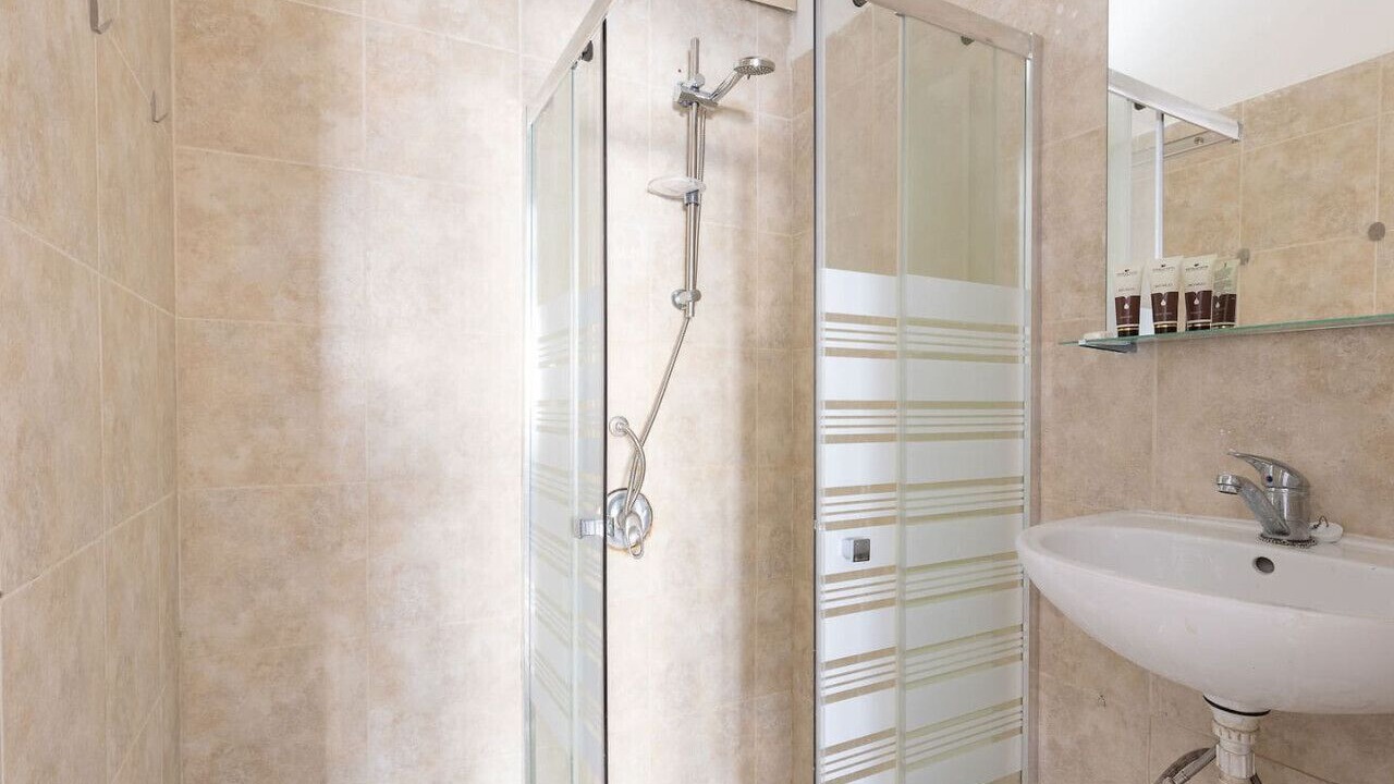 Photo of Bathroom in Florentin