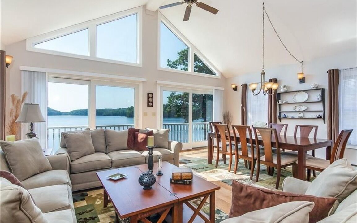 Photo of Livingroom in Montville