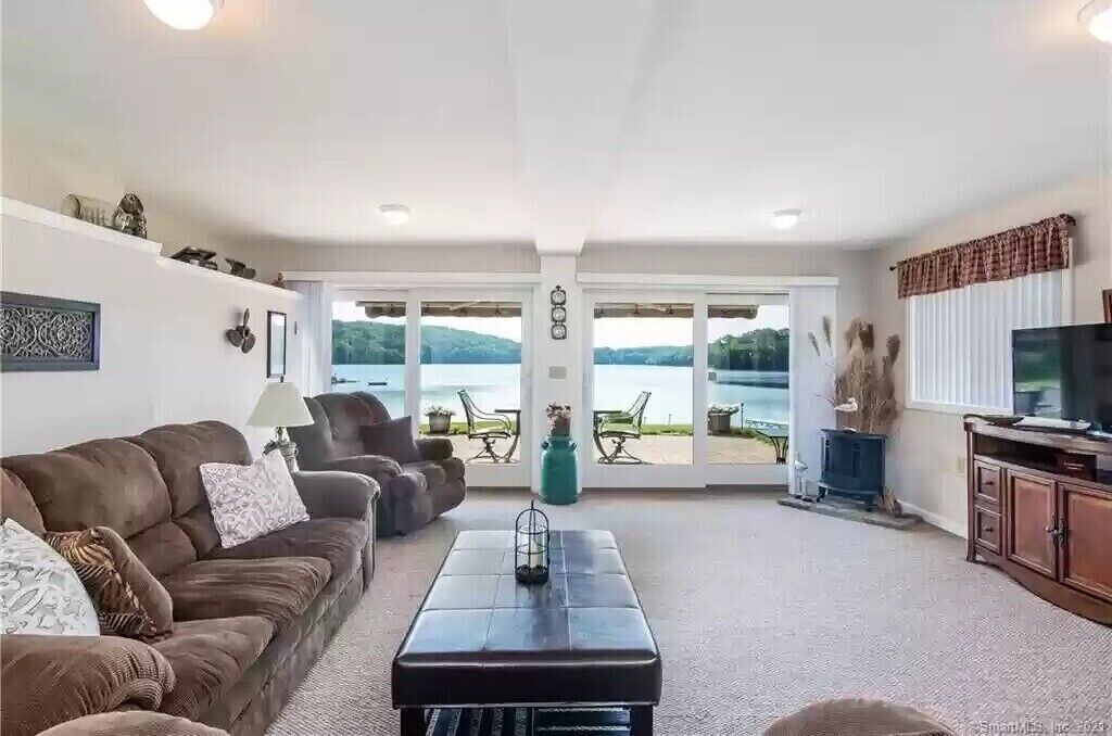Photo of Livingroom in Montville