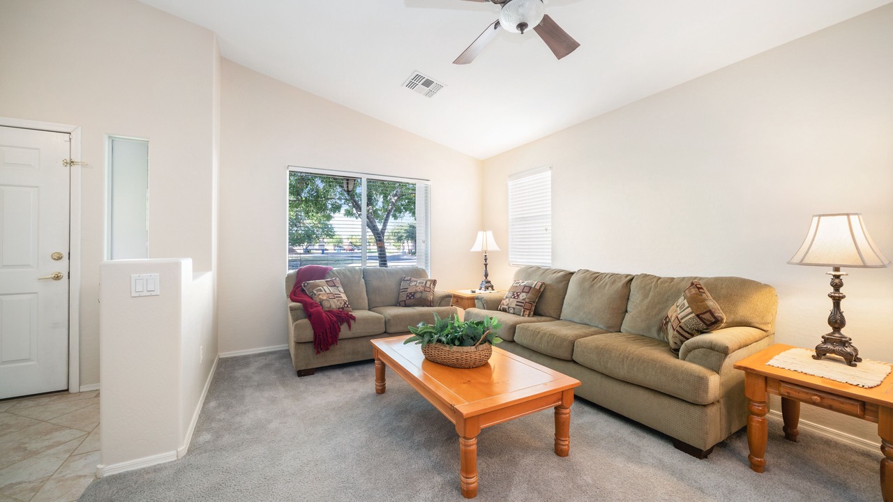 Photo of Livingroom in Alta Mesa