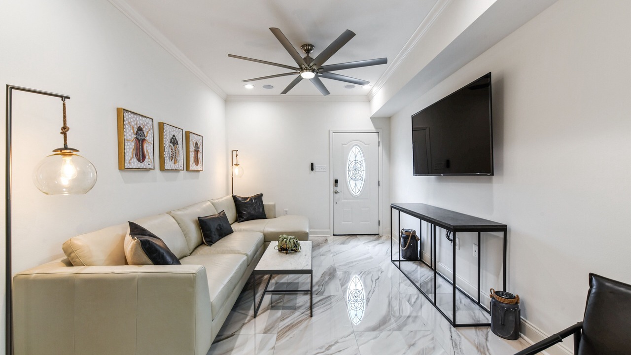 Photo of Livingroom in Tulane - Gravier