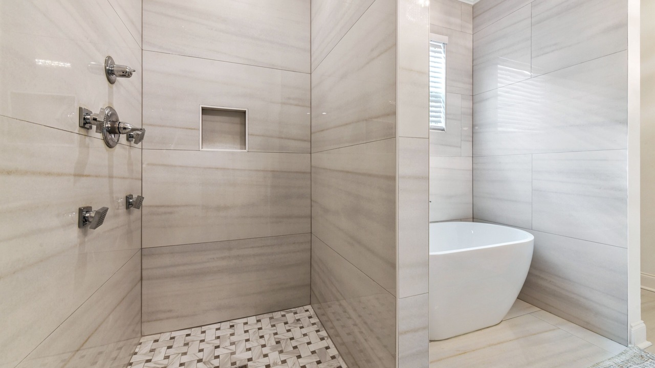 Photo of Bathroom in Tulane - Gravier