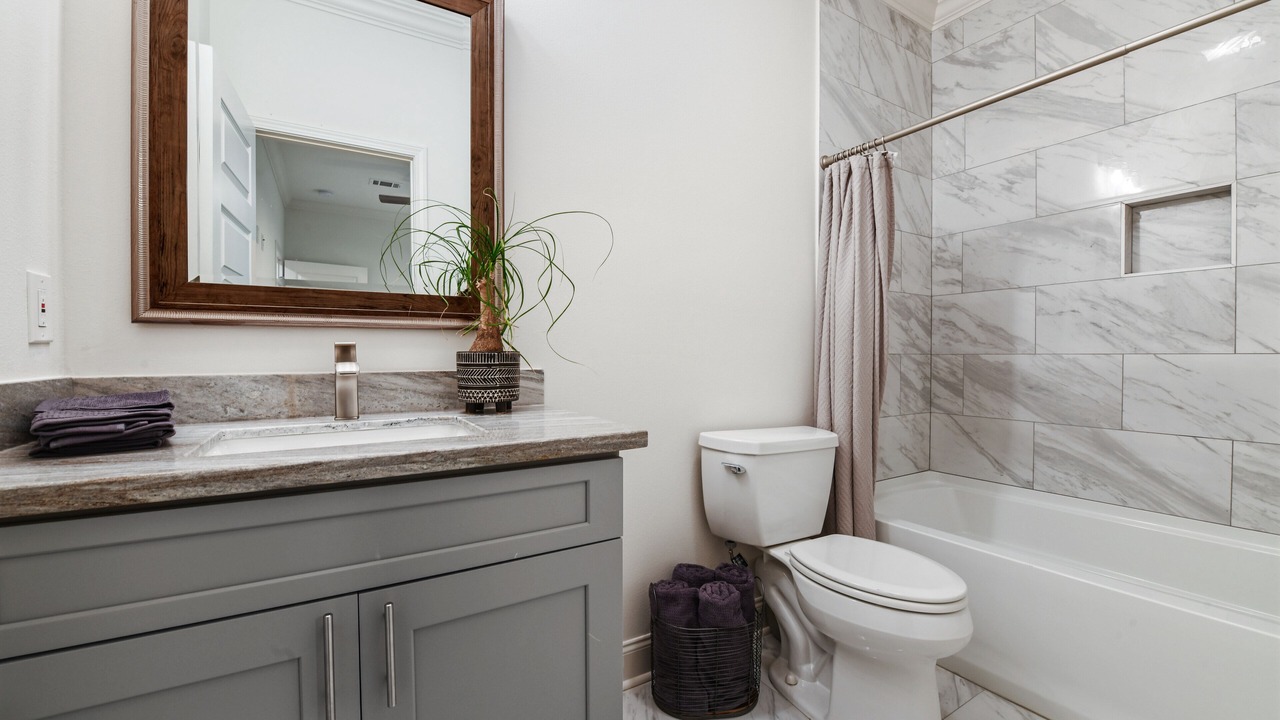 Photo of Bathroom in Tulane - Gravier