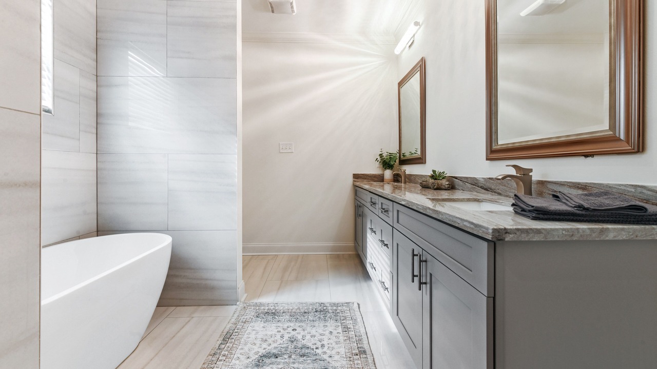 Photo of Bathroom in Tulane - Gravier